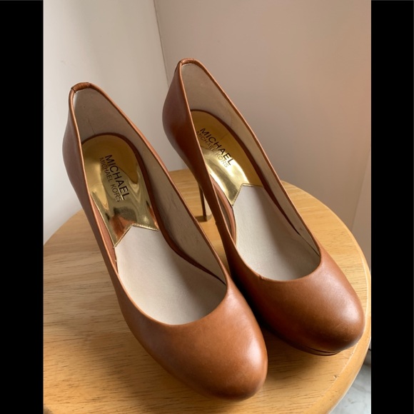 Michael Kors Pumps in Tan